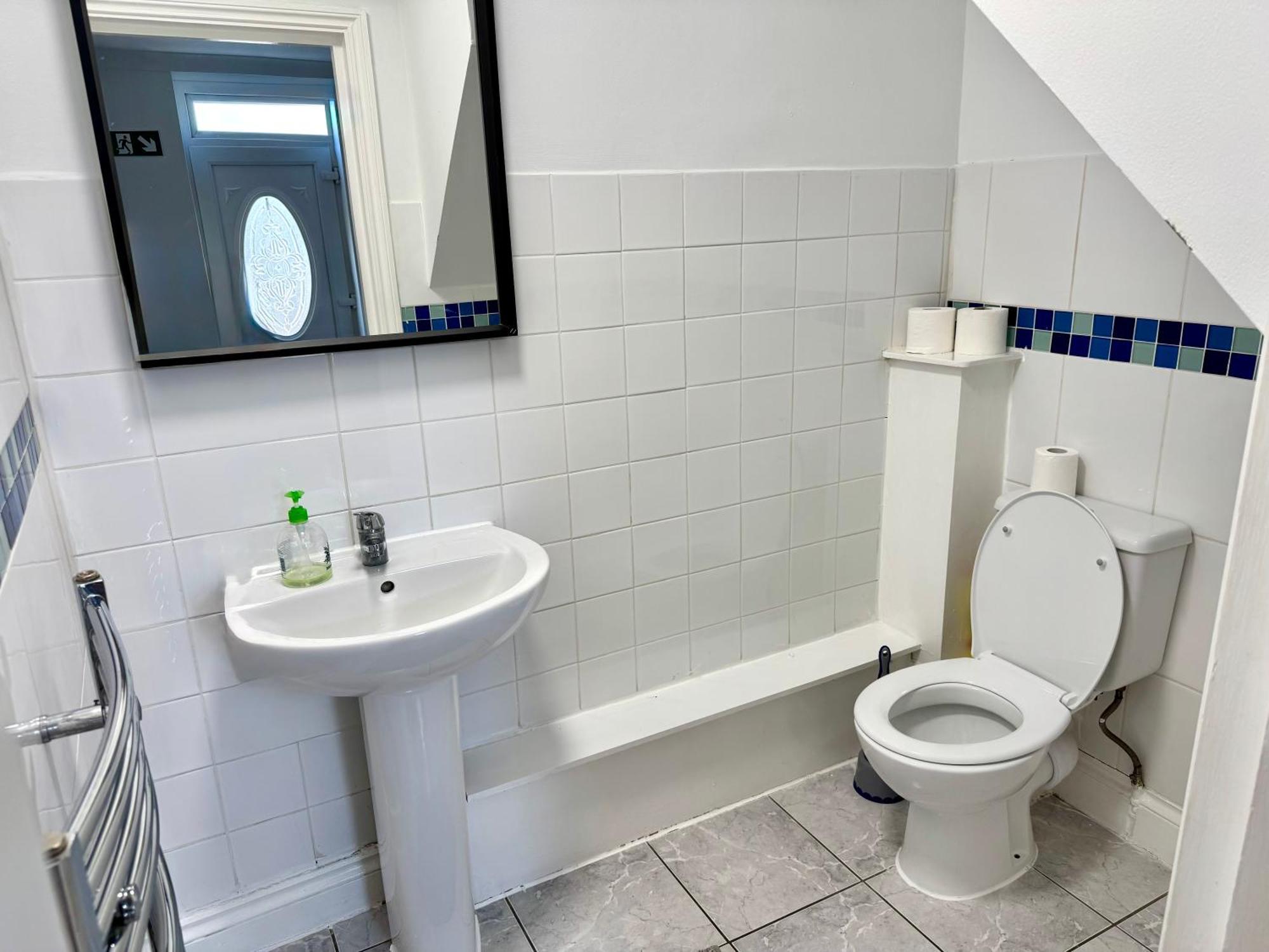 3 Bedrooms Spacious House, Separate Reception, 2 Full Bathrooms, Parking, Garden London Exterior photo