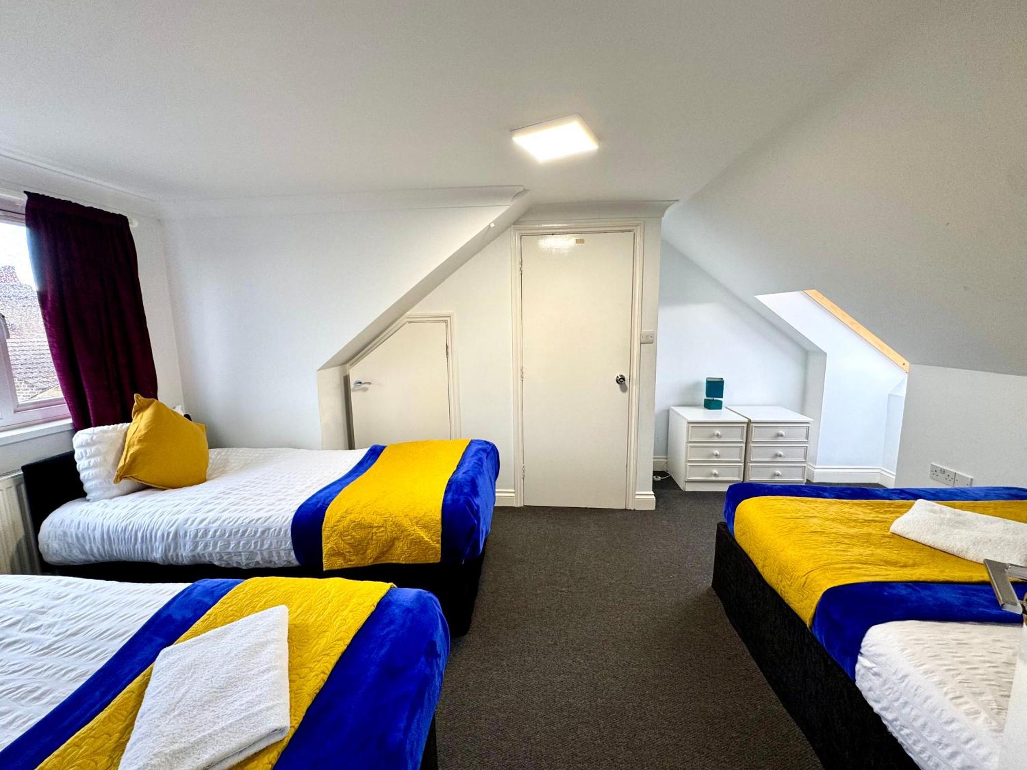 3 Bedrooms Spacious House, Separate Reception, 2 Full Bathrooms, Parking, Garden London Exterior photo