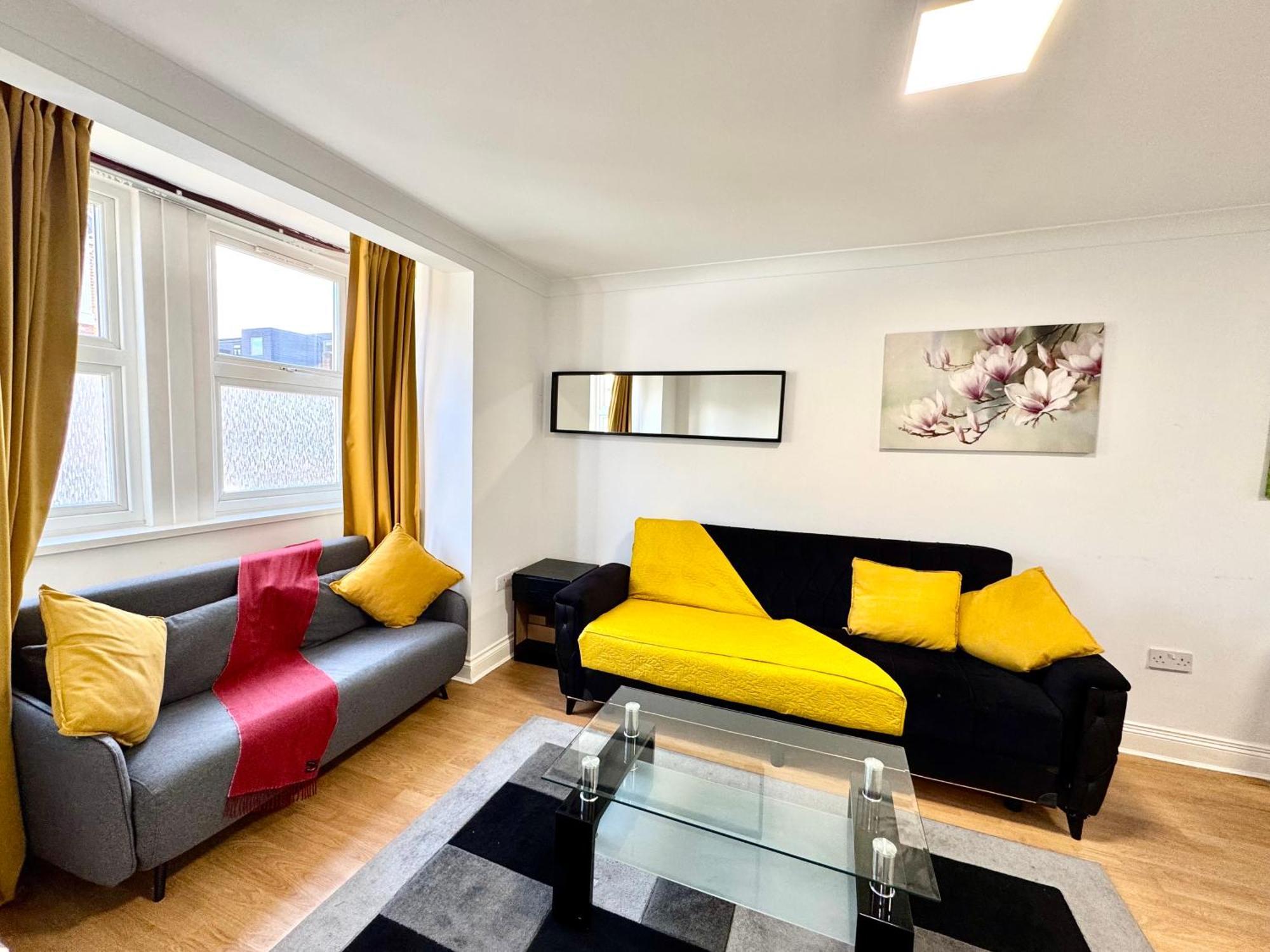 3 Bedrooms Spacious House, Separate Reception, 2 Full Bathrooms, Parking, Garden London Exterior photo