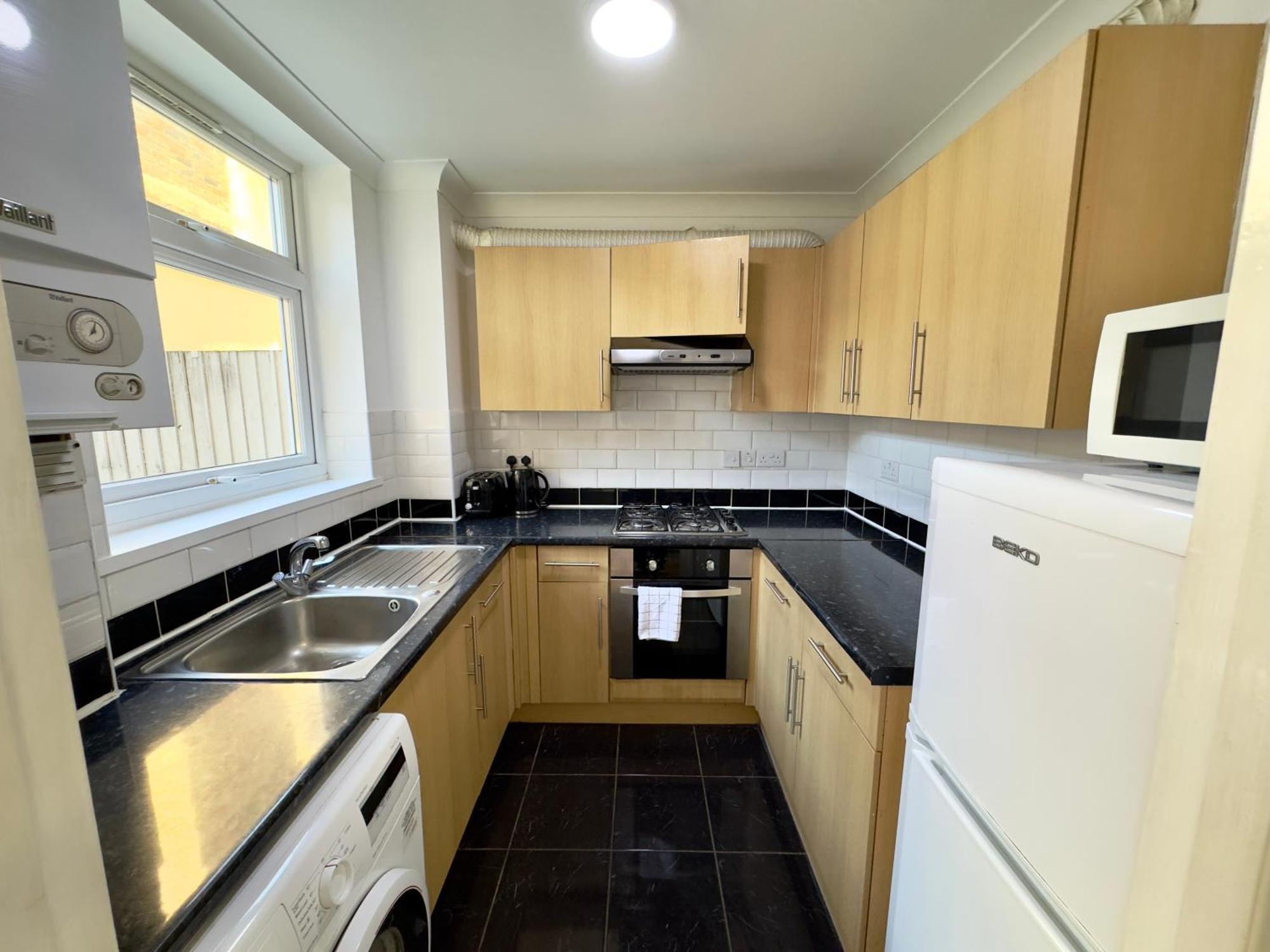 3 Bedrooms Spacious House, Separate Reception, 2 Full Bathrooms, Parking, Garden London Exterior photo